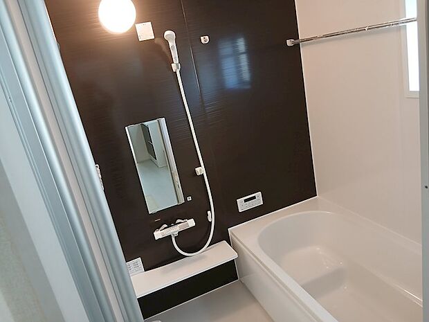 1坪タイプの広々浴室。お子様がまだ小さいご家族様には大変便利です♪