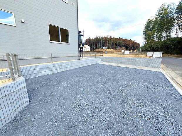 駐車スペースは4台分を確保♪来客時に凄く便利です！
