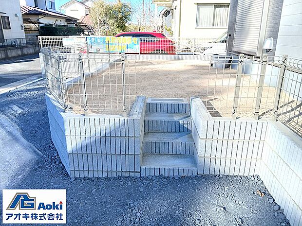 お庭は現況の土でのお渡しです。オプションで人工芝やウッドデッキの設置も可能です♪