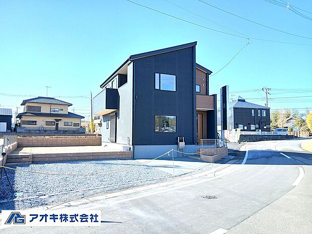 6.5mと広々とした前面道路がストレスなく車庫入れを可能にしてくれます♪