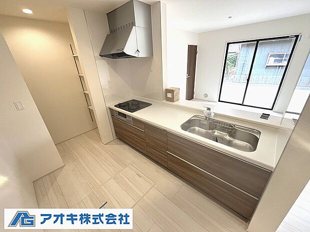 類似仕様　17帖の広々としたリビングが家族の団欒を弾ませます♪（カラーリングが1棟ごとに異なります）