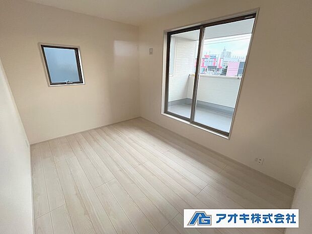 7帖の広々とした主寝室にはご夫婦で使えるWICがございます♪