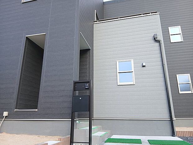 ポストもしっかり設置!オプションで宅配ポストも設置可能です♪