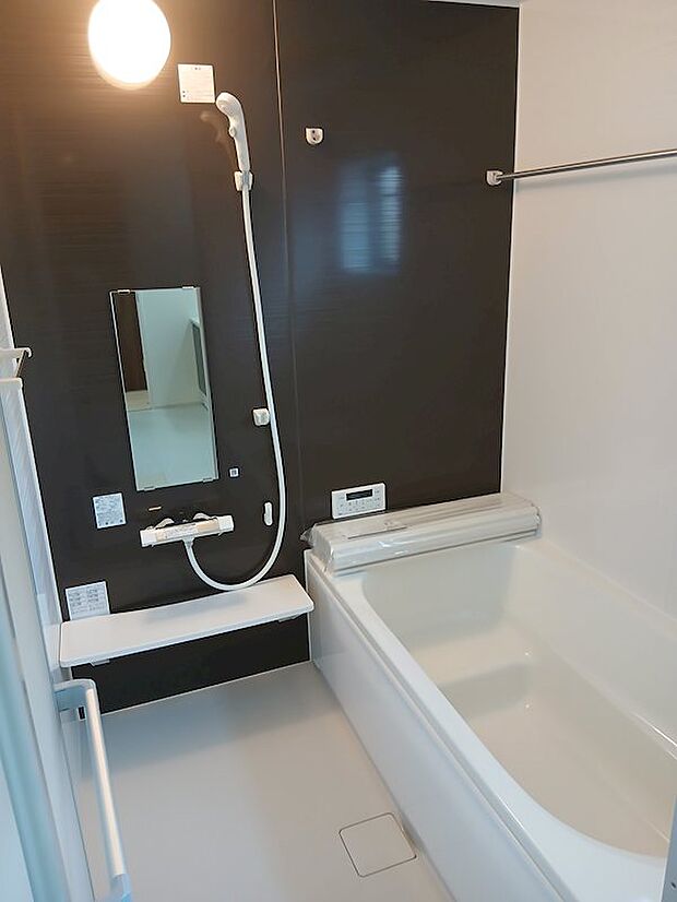 1坪タイプの広々浴室。お子様がまだ小さいご家族様には大変便利です♪