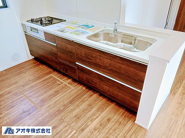 類似物件 ●収納豊富なシステムキッチン