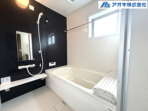 類似物件●浴室 翌朝にはカラッと乾いてお手入れもラクラクです。