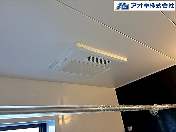 ●浴室暖房換気乾燥機 サイドブロー機能で乾燥効率アップ。暖房・涼風・換気など快適な機能を備えました。