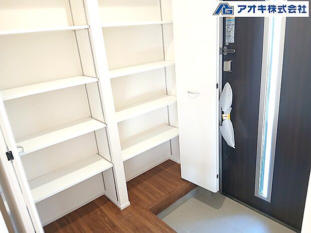可動式の玄関収納棚です！