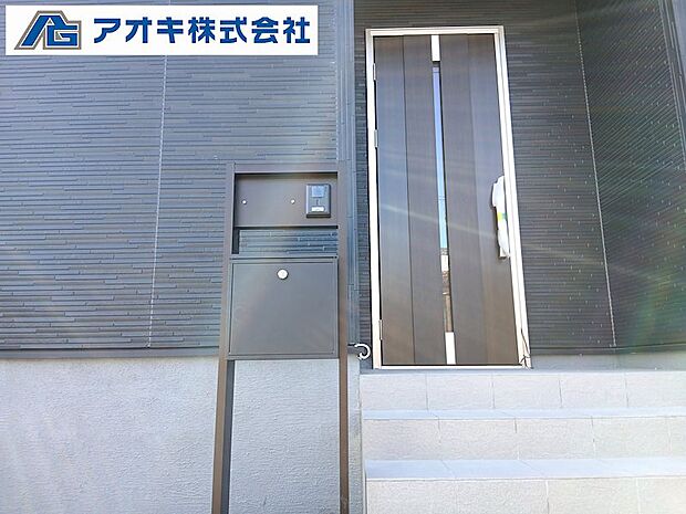 落ち着いたカラーリングの玄関仕様です！