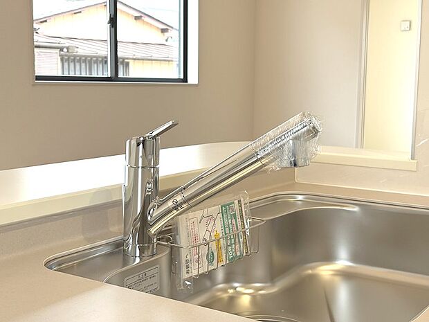 ●浄水器内蔵ハンドシャワー