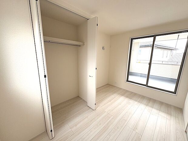 5.25帖の子供部屋♪学習机やベットなどお子様の成長に合わせた家具を配置するのにちょうどいい間取です♪