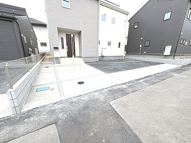 駐車場は3台以上可能です♪