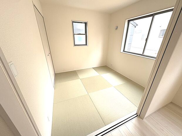 4.5帖の和室。リビングと直結しており、キッチンからお子様の様子を確認できます♪