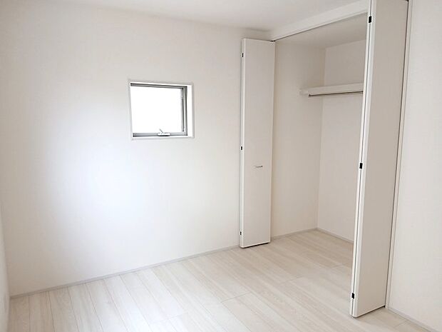 6帖の寝室。ご家族やご夫婦でご活用されても丁度いい間取りです♪