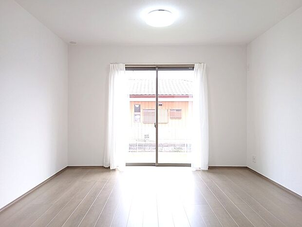 コンパクトな15帖!室内に余分なものは置きたくない方にお勧め物件です♪