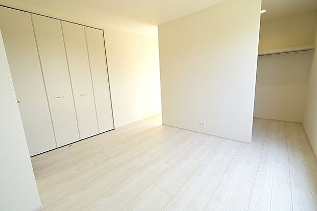 ●7.2帖の収納力抜群の主寝室です。