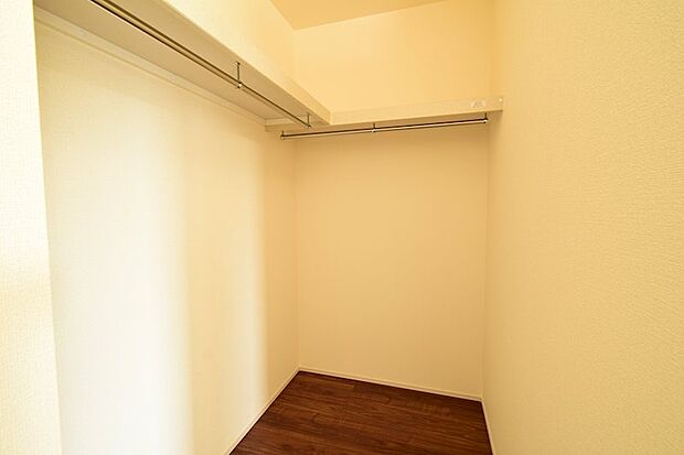 お子様のお部屋にはクローゼット、ご夫婦のお部屋にはWICが設置されております♪