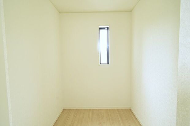 ●子供部屋に併設された納戸　WICとしてもご利用いただけます♪