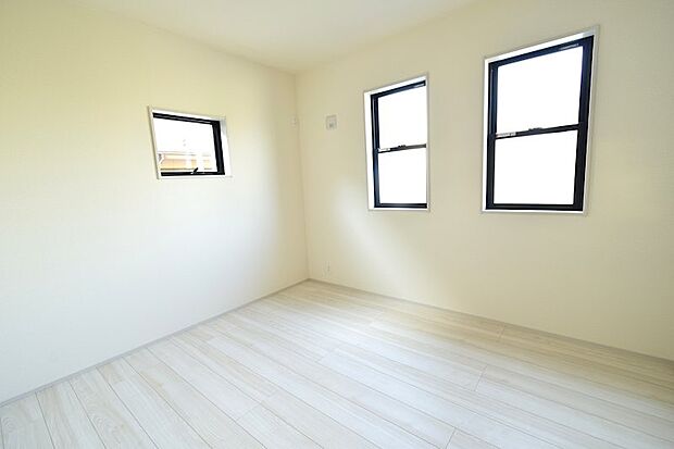 5.25帖の子供部屋♪学習机やベットなどお子様の成長に合わせた家具を配置するのにちょうどいい間取です♪