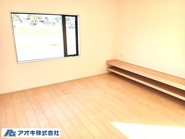 ●同間取写真　18.75帖の広々としたリビングが家族全員が集まっても苦しくなくゆったりとした空間を生み出します♪