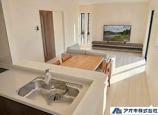 ●リビング(同間取写真)18.75帖の広々としたリビングが家族が生活スタイルに寄り添ってくれます♪(家具はCGです)