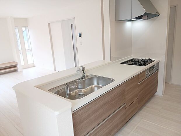 ●キッチン　収納が豊富なシステムキッチンです♪