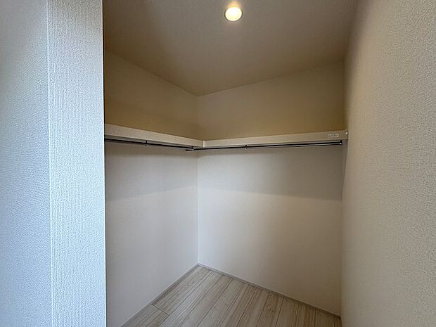 主寝室にはWICも備えております！