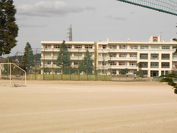 笠間市立友部中学校(1155m)