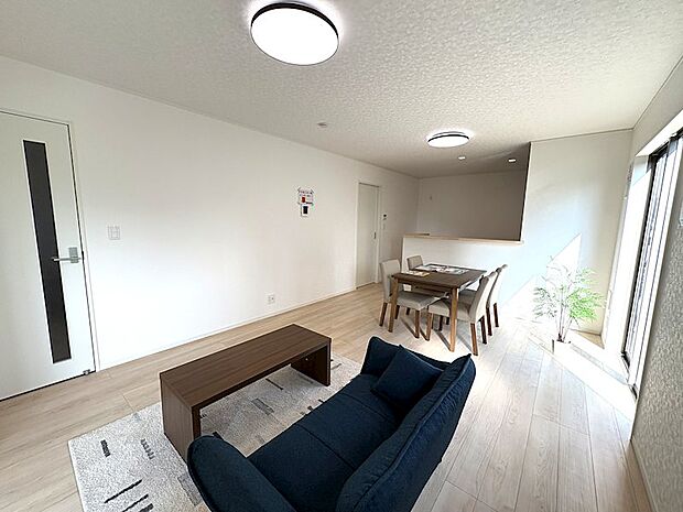 ●16帖のリビング(同間取写真)