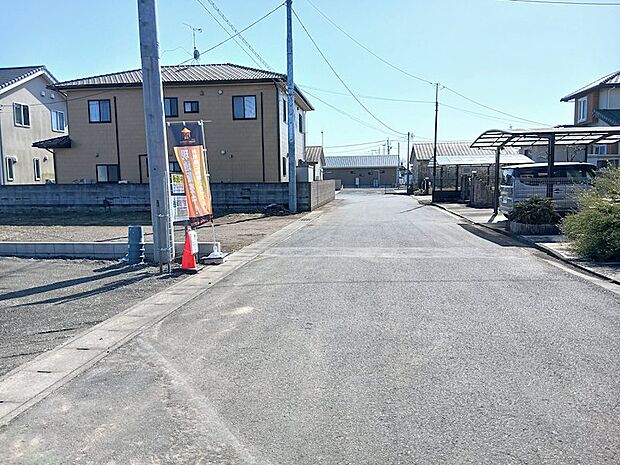 ●前面道路も広々♪安心して駐車可能です♪