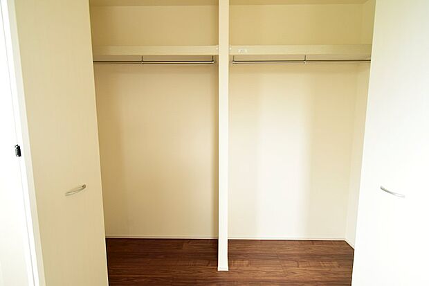 各お部屋クローゼットが併設されております♪