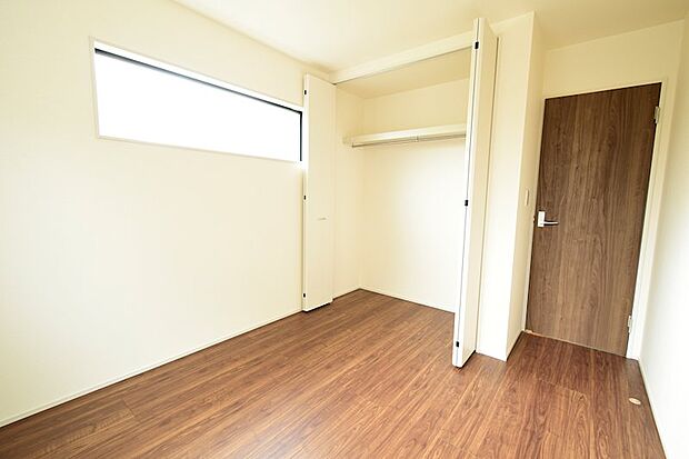 ●子供部屋(5.2帖)北側寝室でもしっかり光が入り温かみのある空間となっております♪