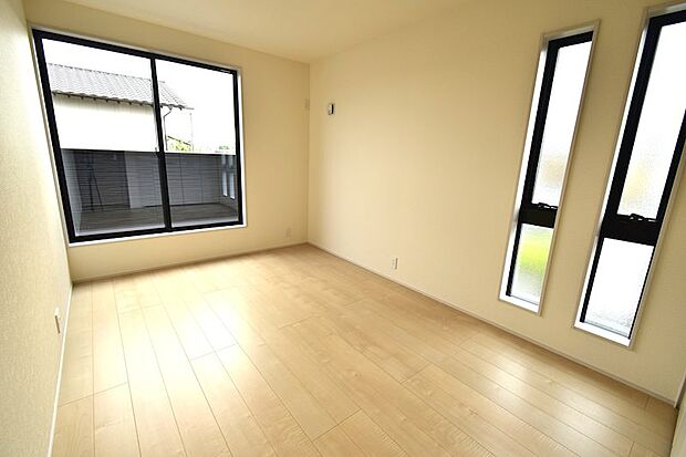 ●子供部屋 子供部屋の有効面積が6.7帖!今時のお子様には大きすぎず小さすぎない間取が好まれております♪