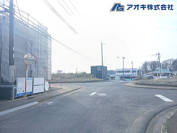 6.7m以上の広々とした前面道路♪駐車も3台可能です♪