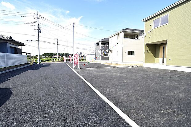 分譲地専用の道路なので安心して車庫入れ可能です♪