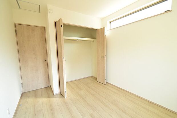 5.25帖のお子様部屋はバルコニーにも繋がった使い勝手の良い部屋となっております♪