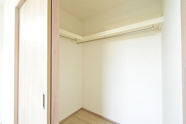 主寝室にはWIC、お子様部屋にはクローゼットが併設されております♪