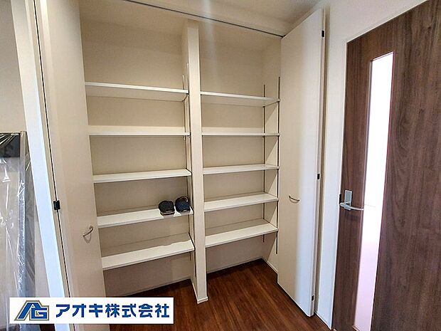 ブーツや長物のシューズも楽々収納可能♪