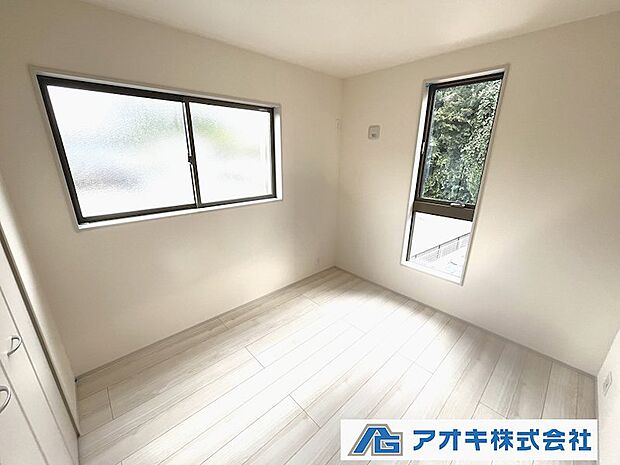 各お部屋には広々クローゼット。主寝室にはWICが併設されております。