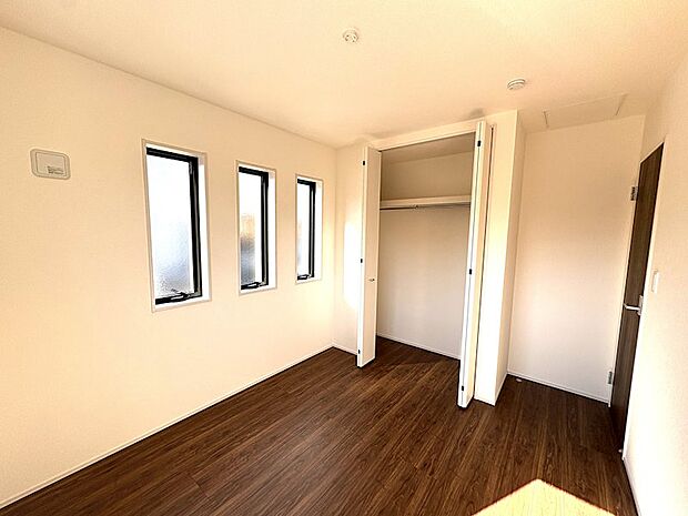 ●子供部屋 各子供部屋の有効面積が5.25帖!今時のお子様には大きすぎず小さすぎない間取が好まれております♪※同仕様間取