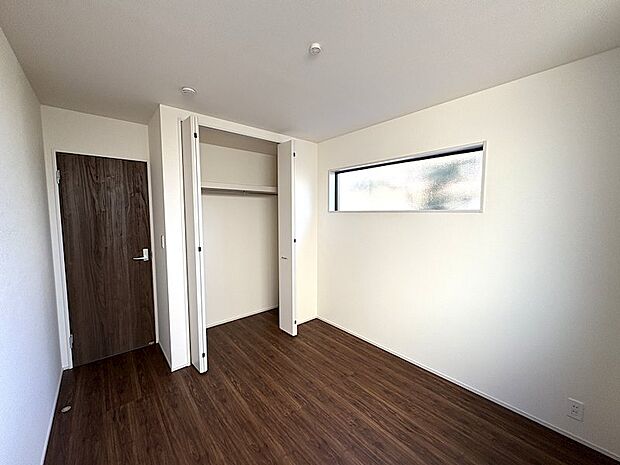 ●子供部屋 各子供部屋の有効面積が5.25帖!今時のお子様には大きすぎず小さすぎない間取が好まれております♪※同仕様間取