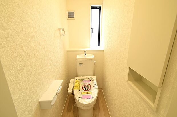 シンプルなシャワートイレです。