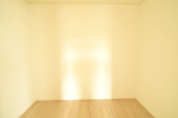 主寝室には納戸(WIC)、お子様部屋には大きなクローゼットを完備しています♪