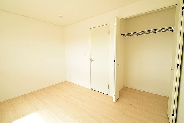6帖のお子様部屋です。大容量クローゼット付き♪