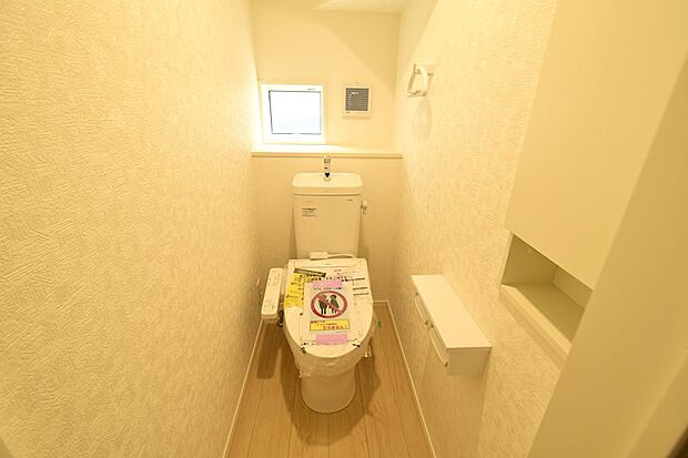 シンプルなシャワートイレです。