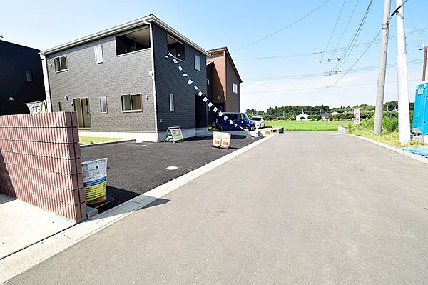 分譲地専用の道路なので安心して車庫入れ可能です♪