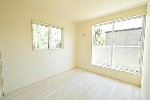 ●子供部屋(5.25帖) お子様が巣立った後の事も考えコンパクトな部屋が主流になってきました。