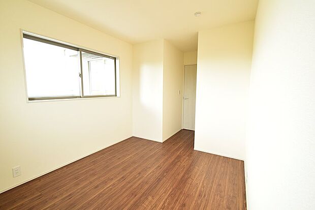 ●子供部屋(6帖)お子様のお部屋にはクローゼット、ご夫婦のお部屋にはWICが設置されております♪