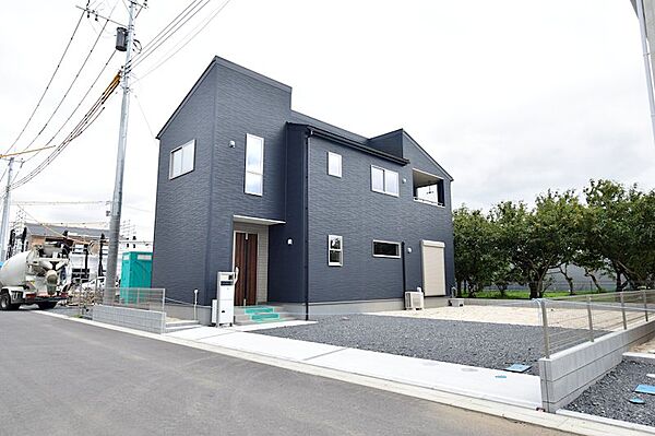 開発分譲されたエリアなので広々6m道路です♪