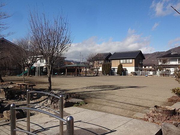 千曲町公園せせらぎ広場 390m